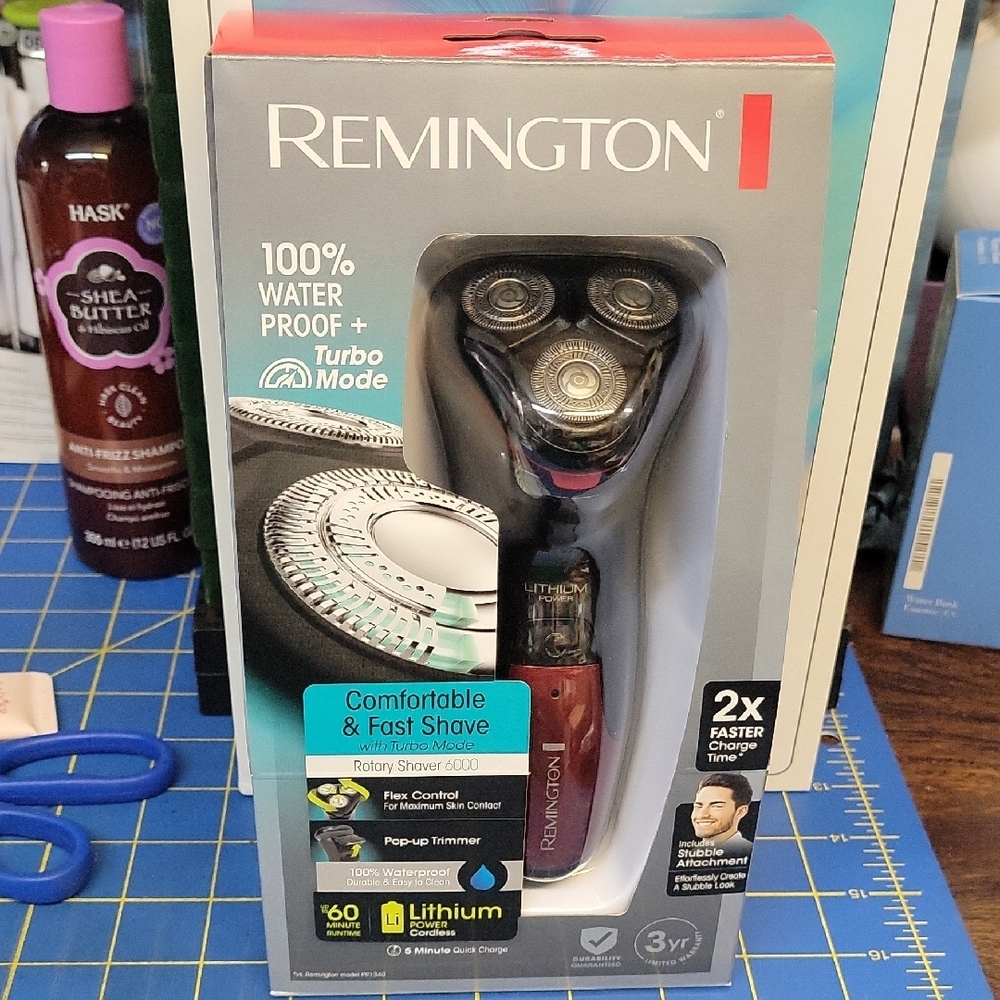 Remington Black and Silver Turbo Rotary Shaver New in Package